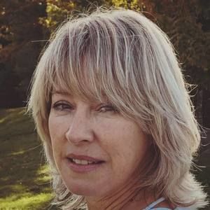 Meet your Posher, Cynthia